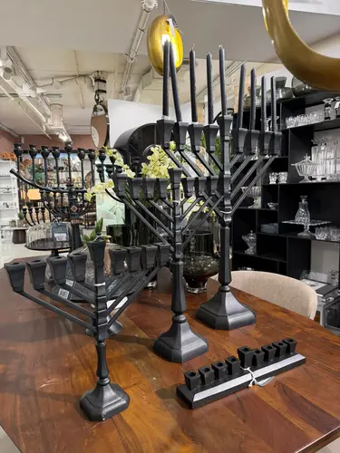 חנוכיית קנים בראס שחורה