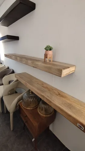 מדפי מנגו פרימיום – מדף עץ גושני במראה מרחף במגוון גדלים