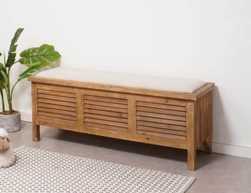 ספסל עץ מרופד