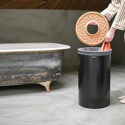 סל כביסה 60 ליטר, שחור מכסה שעם Brabantia