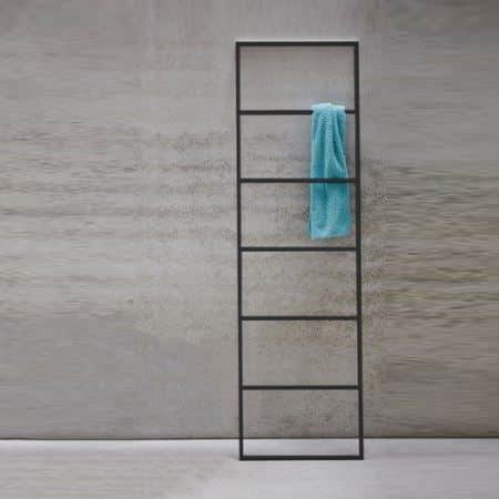 סולם מעוצב למגבות בגדים JAN שחור