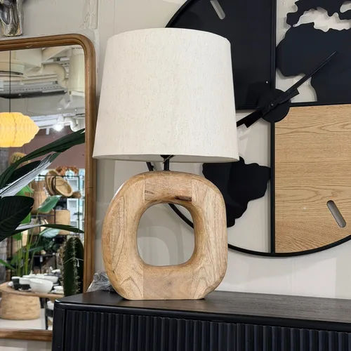 לולאת האור – מנורת שולחן מעץ מנגו