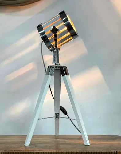 מנורת שולחן סטודיו וויט